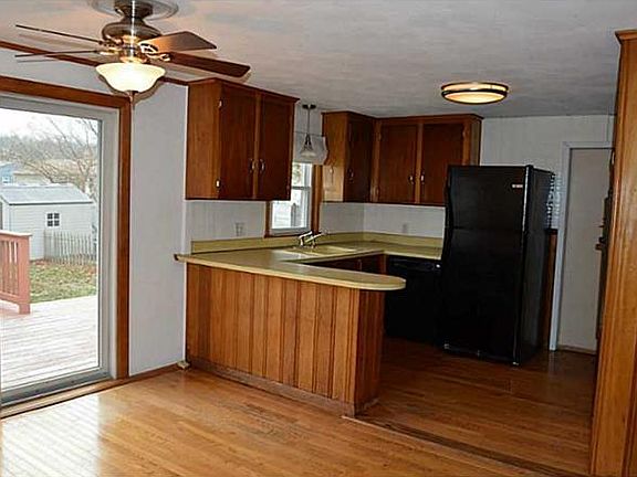 5th image of 15 Peabody Dr