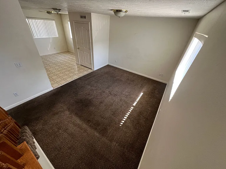 652 N 2720 E — Photo 3