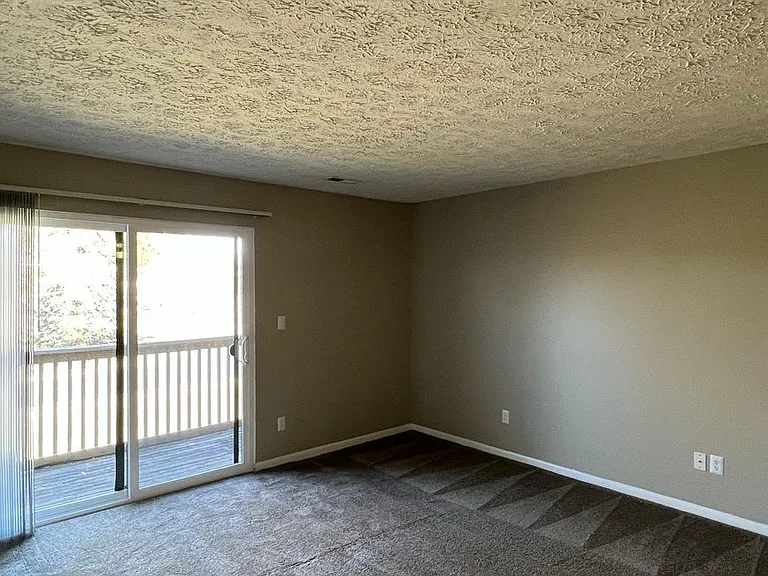 Cross Lakes Apartments — Photo 66