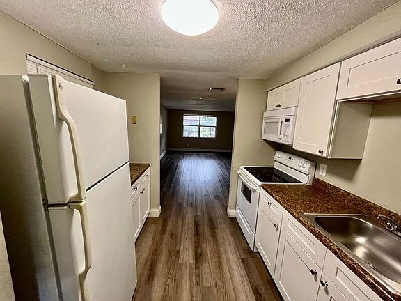 3rd image of 5301 Oakwood Ct #15