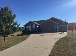1409 N 960th Rd, Lawrence, KS 66046