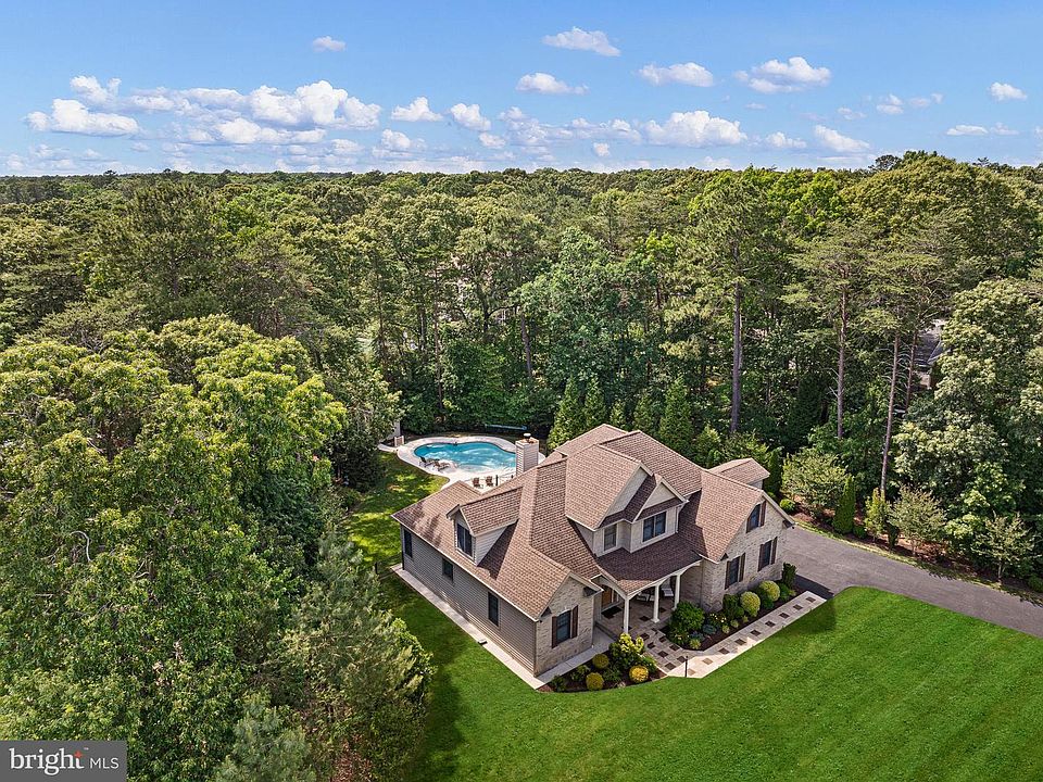 1st image of 18093 White Oak Dr