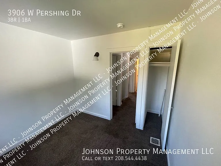 3906 W Pershing Dr — Photo 6