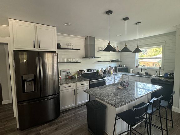 5th image of 862 Meadow Pl