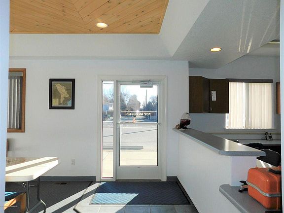 3rd image of 707 N Dustin Ave