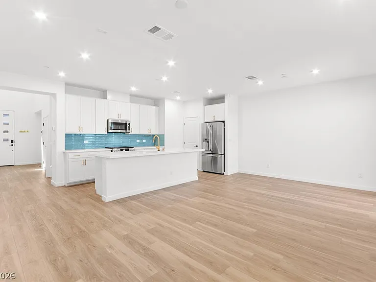 680 Echelon St — Photo 13