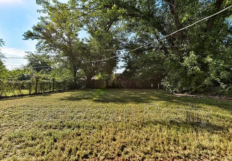 208 W Shadywood Dr — Photo 26