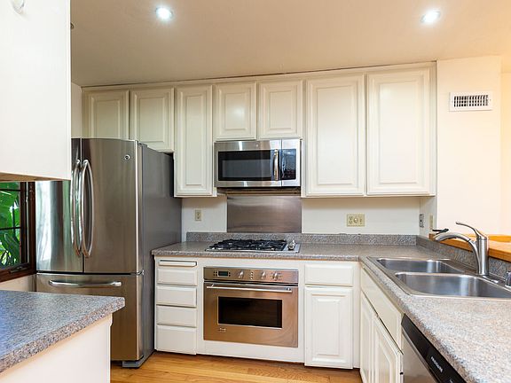 3rd image of 8666 Villa La Jolla Dr Unit 2