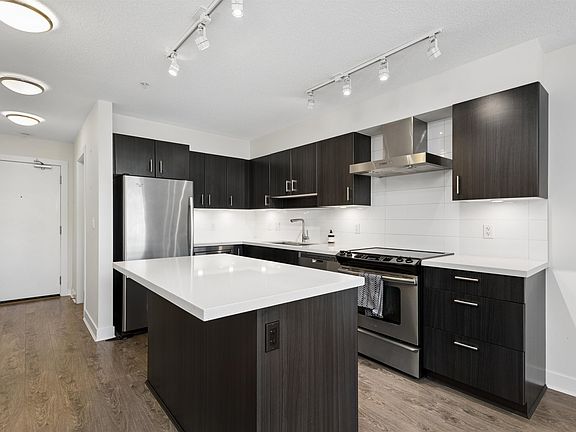 4th image of 500 Royal Ave #605