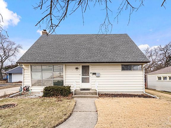 3rd image of 128 S Michigan Ave