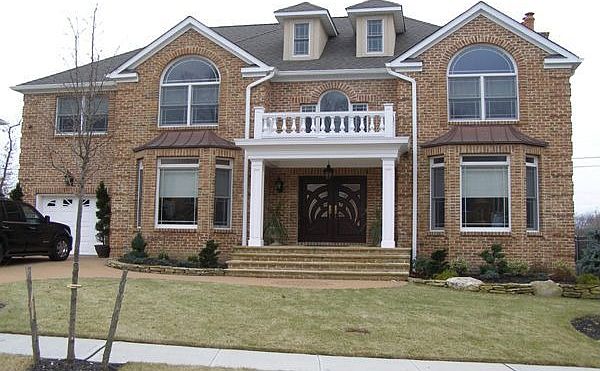 1st image of 4 Crest Hollow Ct