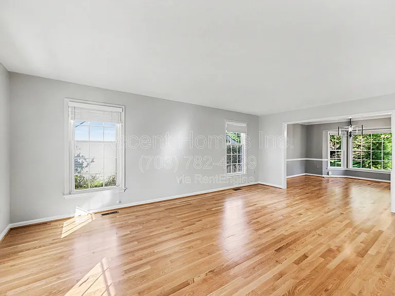 8942 Kenilworth Dr — Photo 5