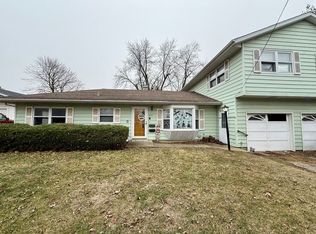 301 S Walnut St, Clinton, IL 61727