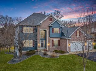 485 Hillscourte N, Roseville, MN 55113