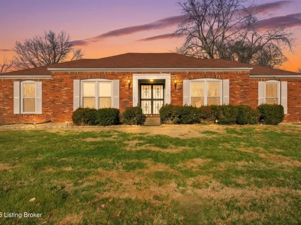 10501 Lawrencekirk Ct, Douglass Hills, KY 40243