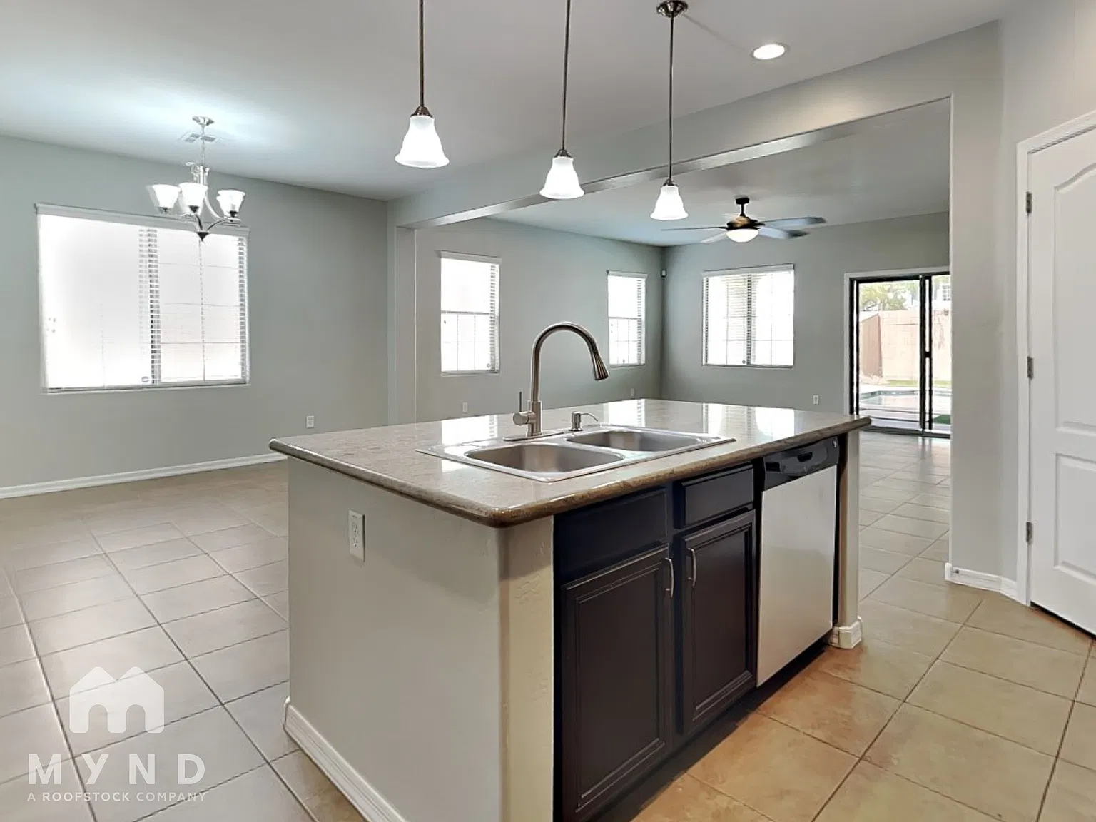 4 bed, 3.0 bath, 2441 sqft, $3,200 — Photo 4