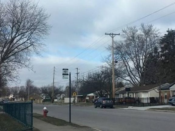 Exterior Neighborhood (street photo)