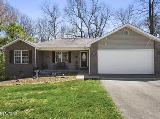 240 Carriage Dr, Crossville, TN 38555