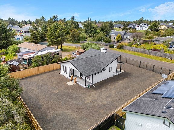 4th image of 369 N Butter Clam Street SW