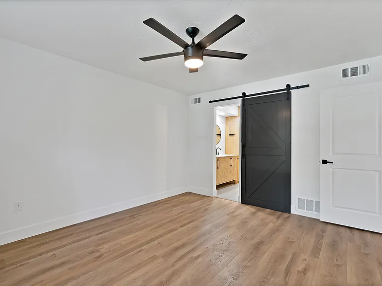 4021 San Mateo Dr — Photo 18