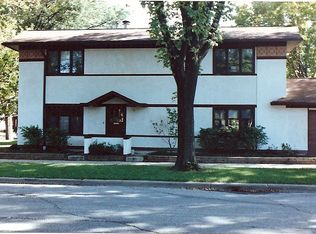 1049 Mapleton Ave, Oak Park, IL 60302