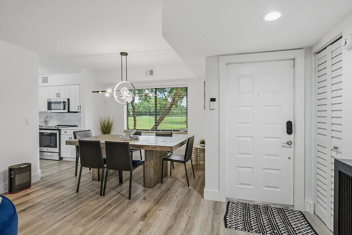 3 bed, 2.0 bath, 1271 sqft, $5,000 — Photo 3