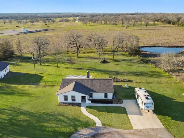 4620 Springfield Ln, Brenham, TX 77833