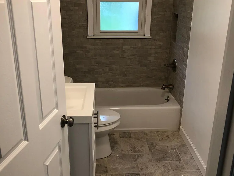 109 E Smith St — Photo 5