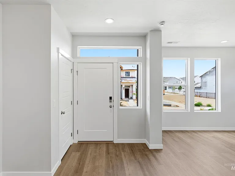 6905 S Spindlebush Ave — Photo 2