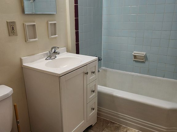 5th image of 1604 Broadview Ave #D