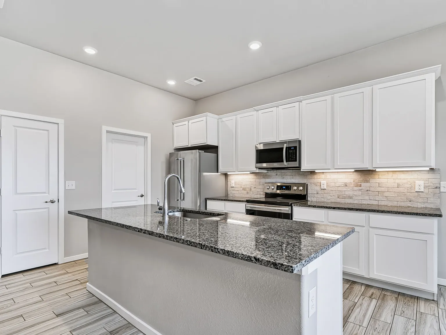 9405 Sydney Dr — Photo 4