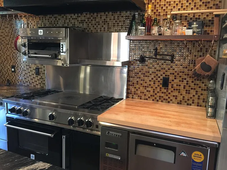 756 Lakeshore Blvd — Photo 9