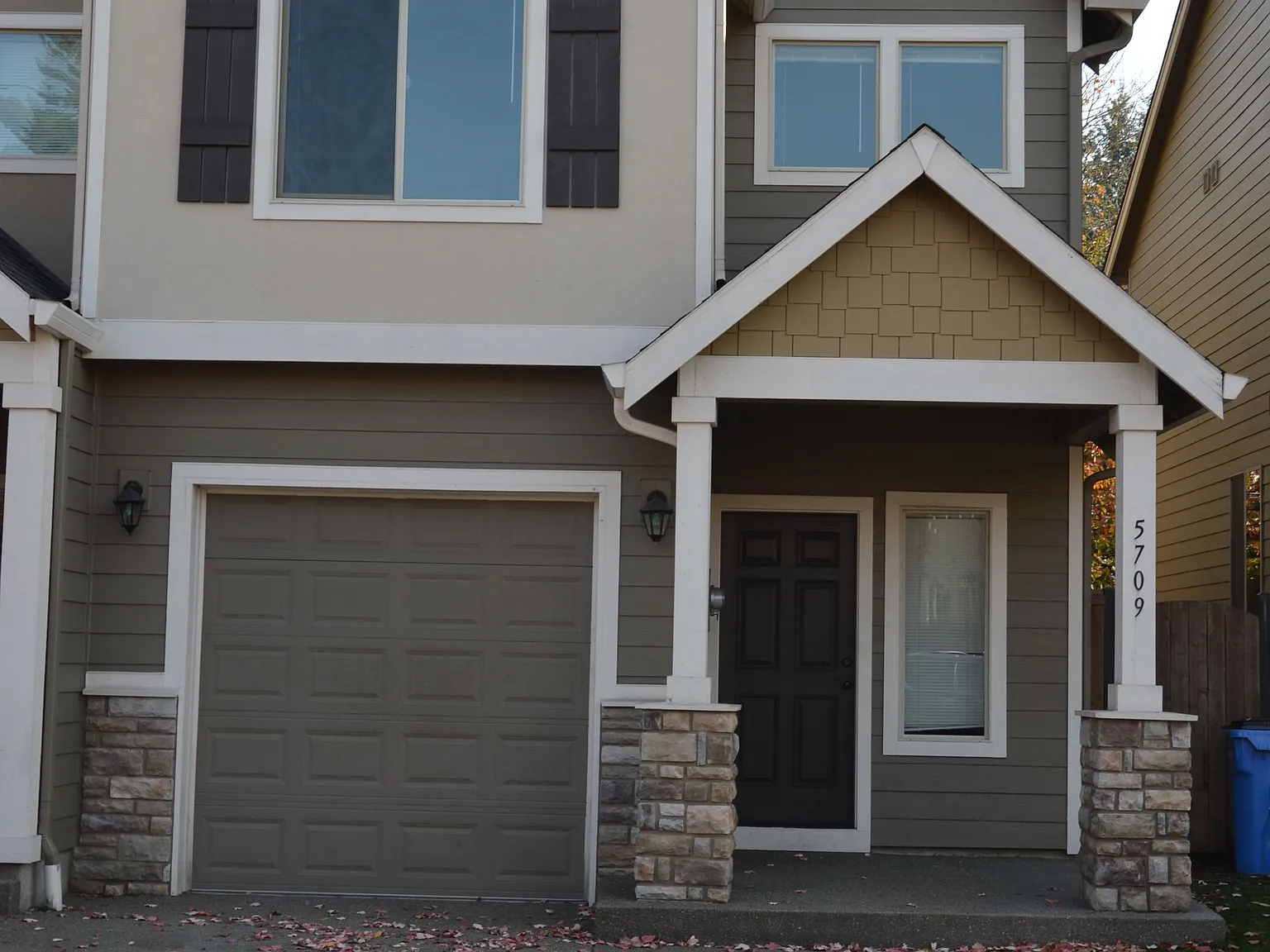 3 bed, 2.5 bath, 1540 sqft, $2,350 — Photo 2