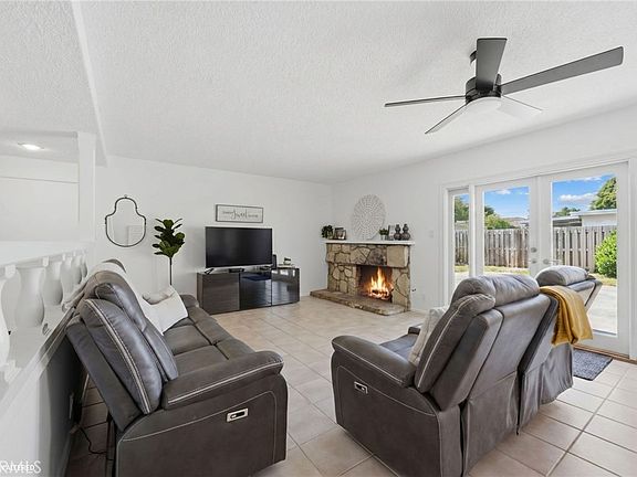 4th image of 5041 McFadden Ave