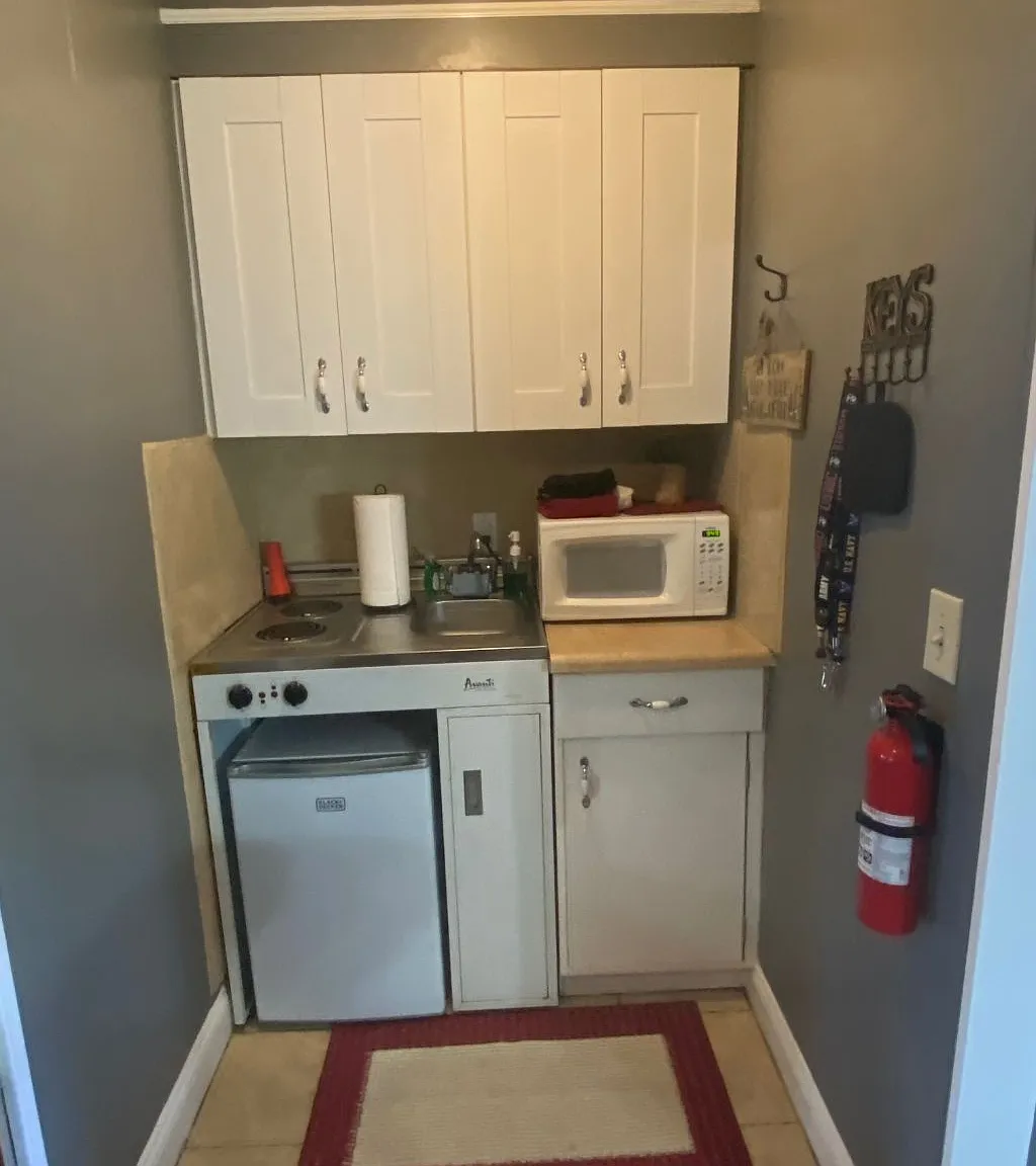 Studio, 360 sqft, $1,650 — Photo 3