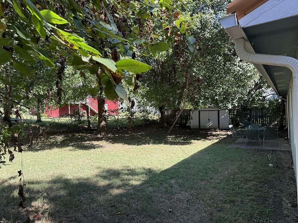 2nd image of 3915 S Phoenix Rd