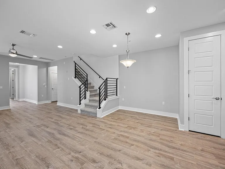 2222 Simond Ave #E — Photo 13