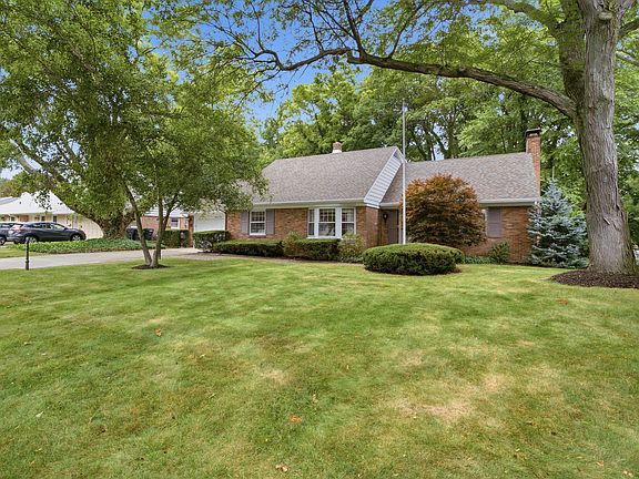 2nd image of 1109 Flanders Pl