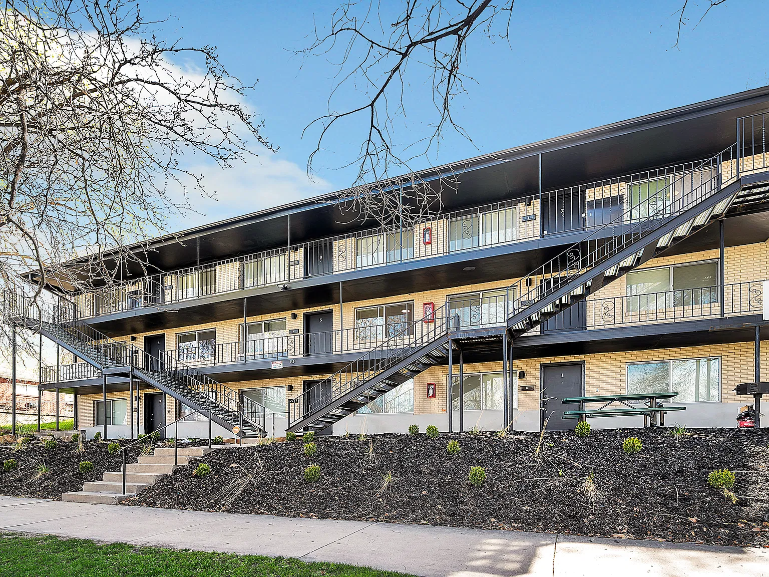 570 N 200 W — Photo 1