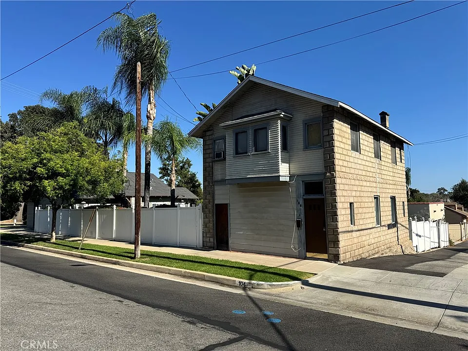 104 W 5th St