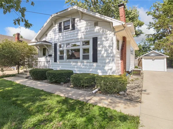 837 Division St, Charleston, IL 61920