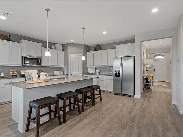 15801 Hazelhurst Ln — Photo 4