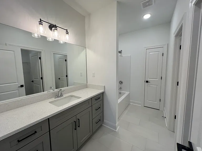 512 Rosewood Ln — Photo 6