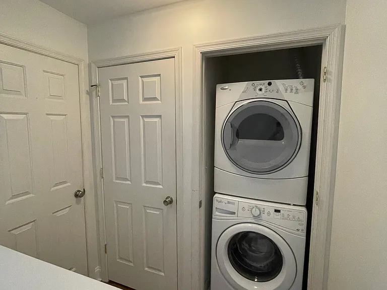 406 Leverington Ave #F — Photo 17