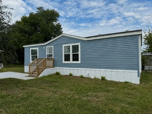 3 bed, 2.0 bath, 960 sqft, $2,100 — Photo 1