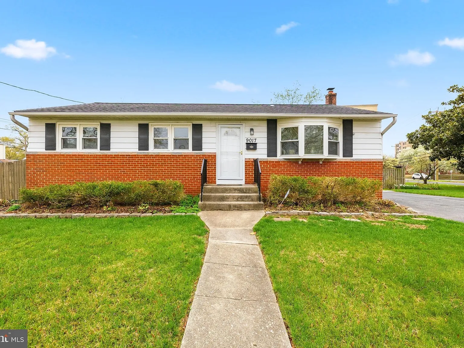 4 bed, 3.0 bath, 1092 sqft, $3,200 — Photo 1