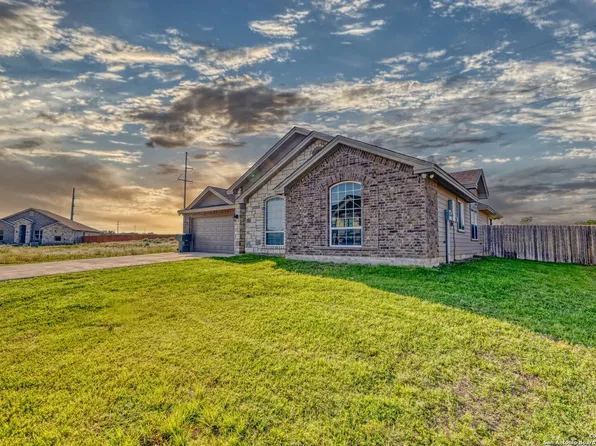 13 Hope, Uvalde, TX 78801