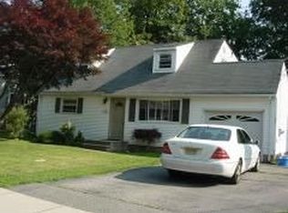 34 Overlook Dr, Oak Ridge, NJ 07438