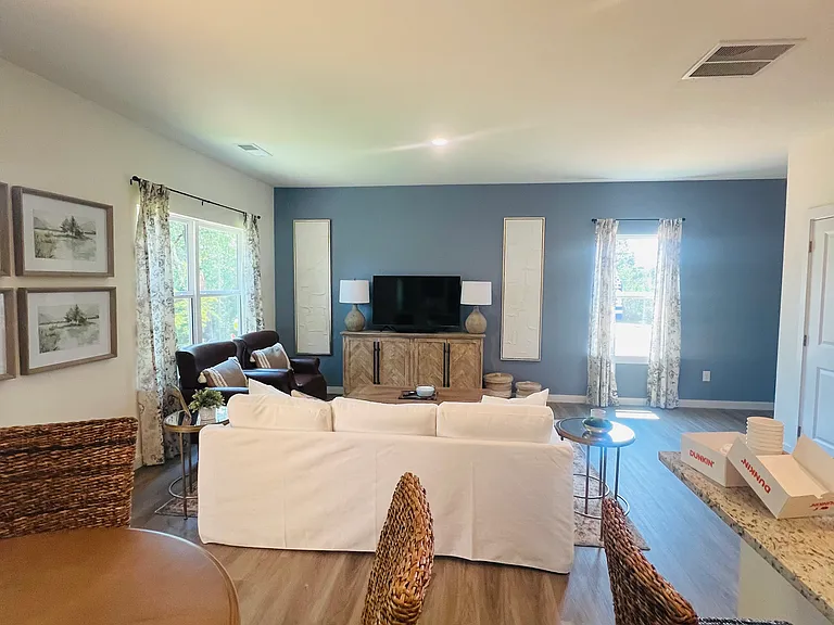 4214 Belcourt Ln NE — Photo 7