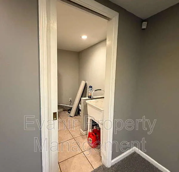 11884 Hamden Dr — Photo 18